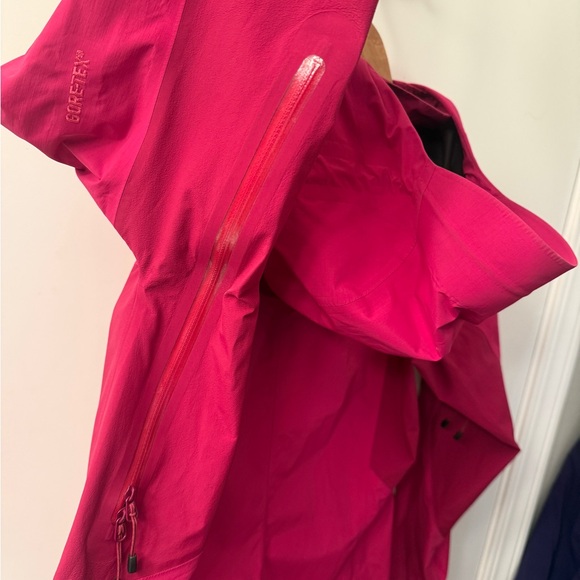 Arc’teryx Women’s Gore-Tex Shell Jacket – Pink – Size S - Picture 4 of 11